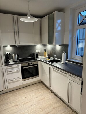 Ofen, Herdplatte, Geschirrspüler