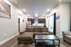 Een smart-tv en videogames