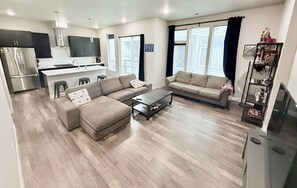 Smart TV, video games - Modern townhome w/ rooftop patio in RiNo/ Five Points, Denver (Denver)