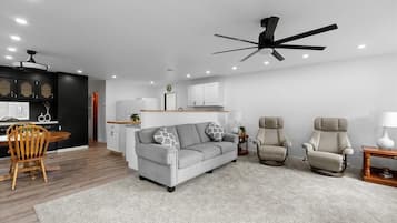 Smart TV, fireplace