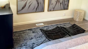 3 slaapkamers, een strijkplank/strijkijzer, reisbedje, wifi