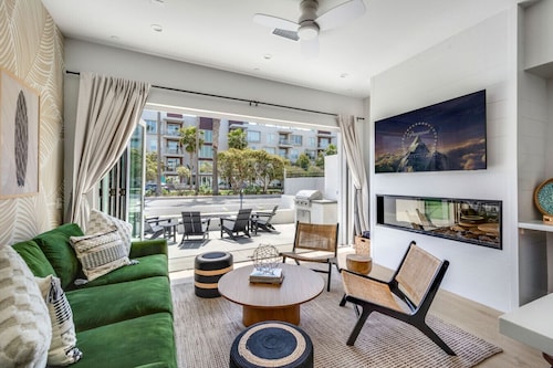 Luxury Beachside Villa - Steps to the sand and beach