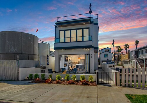 Luxury Beachside Villa - Steps to the sand and beach