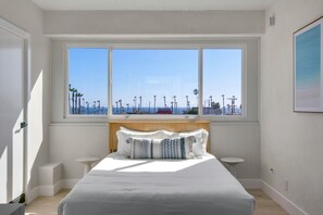 2 soveværelser, skrivebord, strygejern/strygebræt, weekendseng