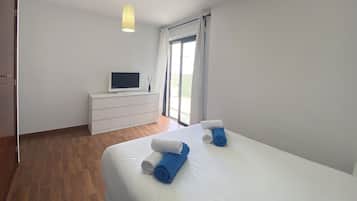 3 slaapkamers, een strijkplank/strijkijzer, wifi, beddengoed