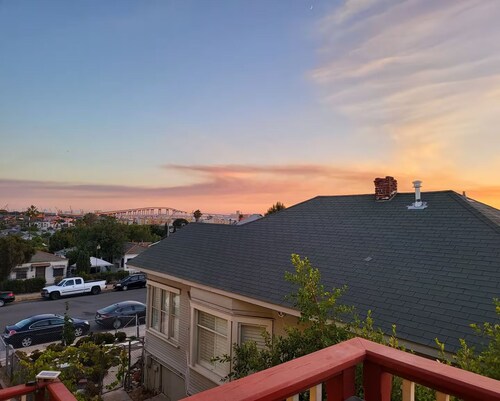 City Skyline Hideaway Victorian Architecture 1 Bed