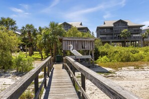 Property grounds - Mullet Manor the Fishing Cabin Condo! (Cedar Key)
