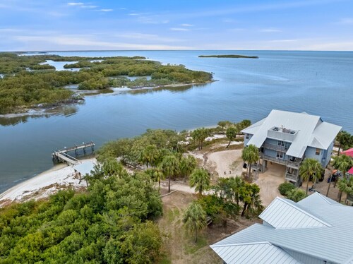 Mullet Manor the Fishing Cabin Condo!