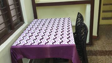 House, 2 Bedrooms, Smoking, Balcony | Dining room