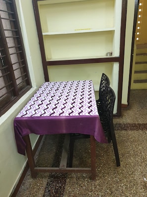House, 2 Bedrooms, Smoking, Balcony | Dining room