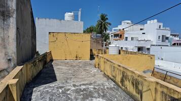House, 2 Bedrooms, Smoking, Balcony | Front of property