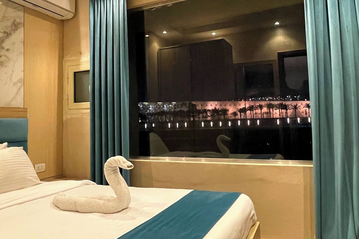 Sengetøy av topp kvalitet, minibar, skrivebord og lydisolert