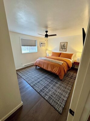 2 bedrooms, iron/ironing board, travel cot, WiFi