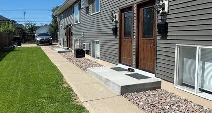 Modern 2BR Retreat • Central Williston Location