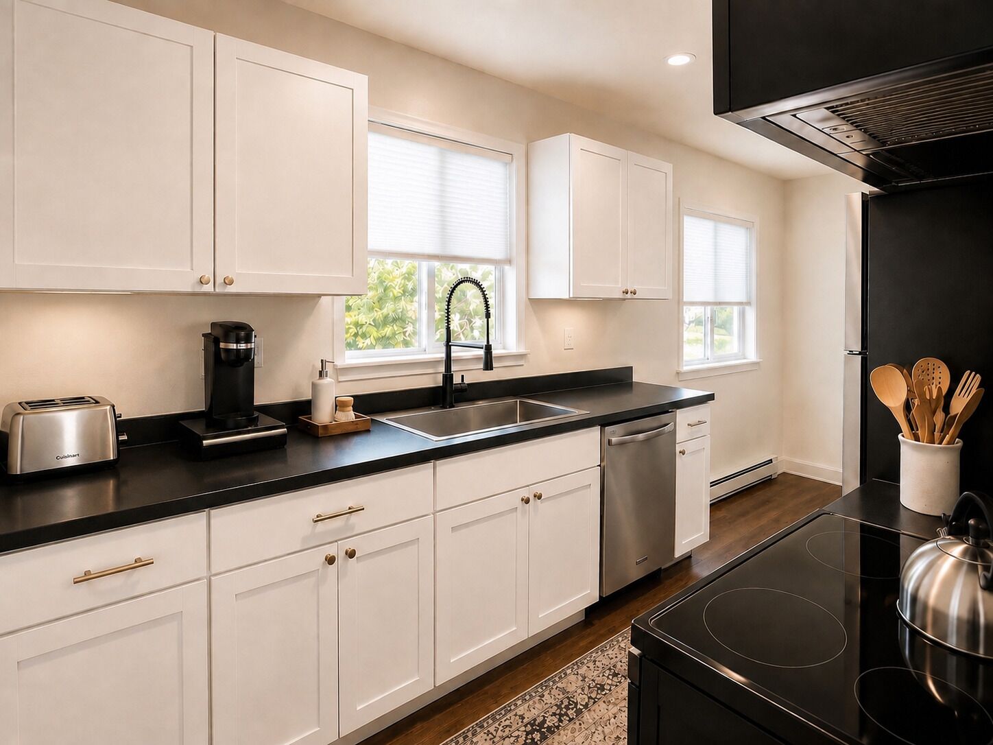 Coffee/tea maker, fridge, microwave, oven