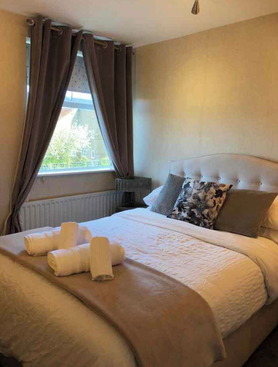 4 chambres, coffres-forts dans les chambres, fer et planche à repasser