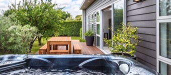 18 on Burgundy | Spa, Seasonal Communal Pool & Heart of Wine Country Living