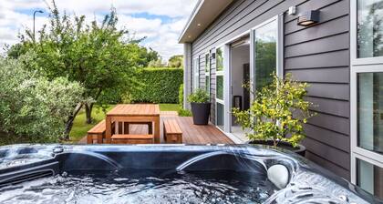18 on Burgundy | Spa, Seasonal Communal Pool & Heart of Wine Country Living