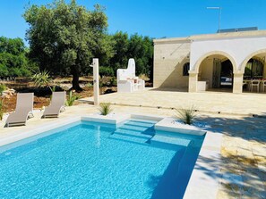 Outdoor pool - VILLA JULSEB, by OSTUNI/ITALIA, ELEGANT VILLA WITH PRIVATE POOL, Beach 12mn, 6P. (Puglia)
