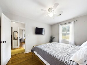 3 bedrooms, iron/ironing board, WiFi, bed sheets