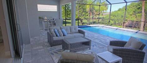 حمّام سباحة مُدفَّأ