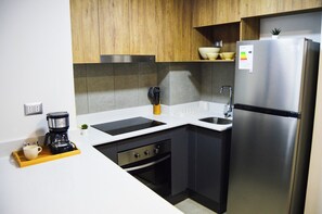 Fridge, oven, stovetop, coffee/tea maker - Cozy Stay in the Heart of Santiago with Stunning Views & Great Amenities (Santiago)
