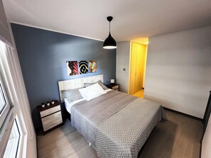 1 bedroom, desk, iron/ironing board, WiFi - Cozy Stay in the Heart of Santiago with Stunning Views & Great Amenities (Santiago)