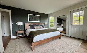 4 habitaciones, tabla de planchar con plancha, wifi y ropa de cama 