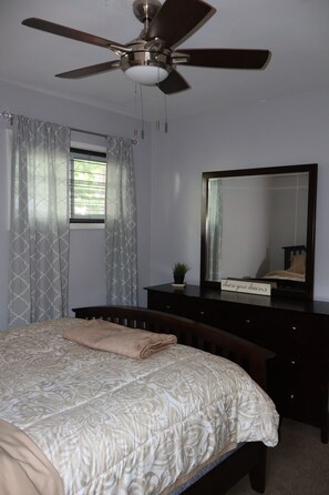 3 bedrooms, iron/ironing board, WiFi, bed sheets
