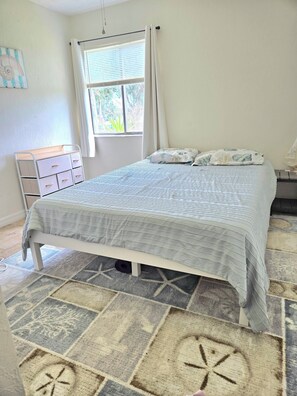 3 bedrooms, iron/ironing board, WiFi, bed sheets - Close to beaches! 3-bedroom house in superb North Port with WiFi, AC (North Port)