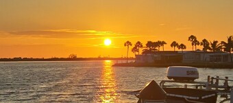 Close to beaches! 3-bedroom house in superb North Port with WiFi, AC