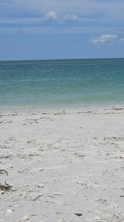 Close to beaches! 3-bedroom house in superb North Port with WiFi, AC