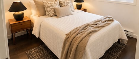 2 bedrooms, iron/ironing board, travel cot, Internet