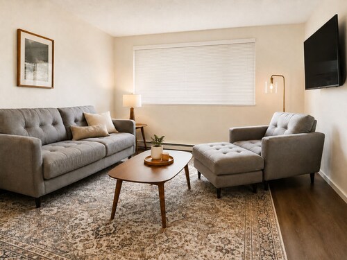 Downtown 2BR - Fast WiFi-Easy Parking -Self Check-in