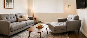 Downtown 2BR - Fast WiFi-Easy Parking -Self Check-in