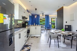 Mikrobølgeovn, ovn og kokeplater