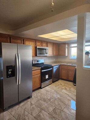 電子レンジ、オーブン、コンロ、食器洗い機