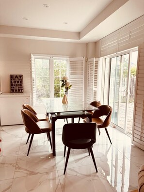 Dining - Woodspring Vacation Home (Newmarket)