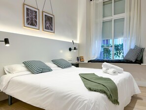 2 bedrooms, iron/ironing board, Internet, bed sheets - Designer 2-bedroom Apartment near Rambla Hostem (Vilanova i la Geltrú)
