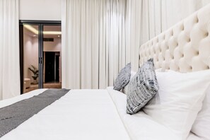 5 bedrooms, WiFi, bed sheets