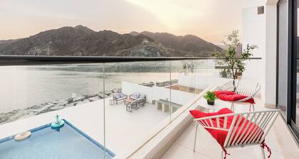 Al Dana Vitamin Sea Villa Spacious 5-bedroom villa in Fujairah with Private pool