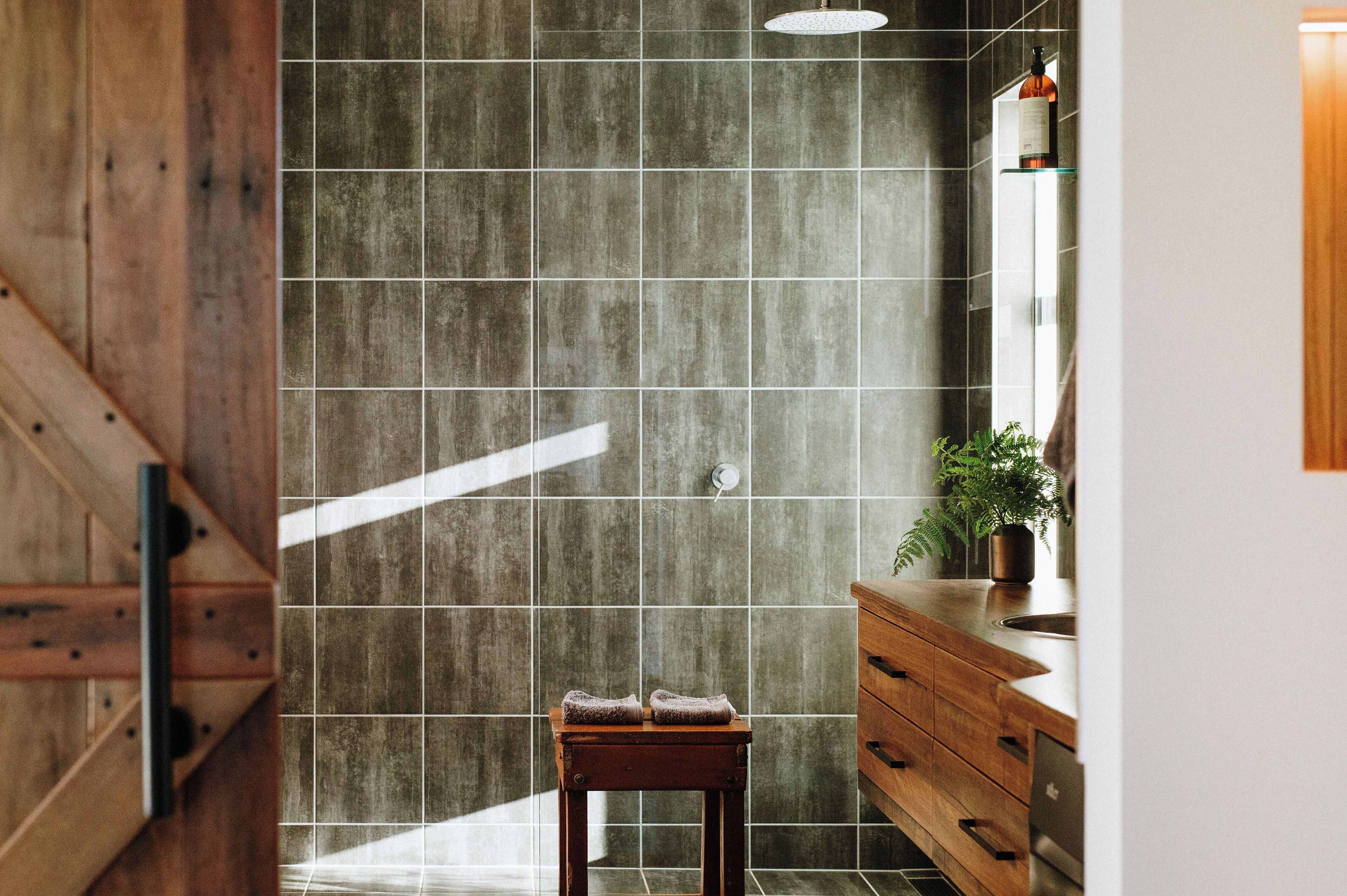 المنشأة من الداخل