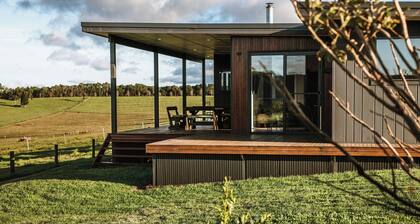 2 bedroom off-grid cottage 1 minute from Dorrigo National Park