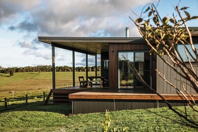 2  bedroom off-grid cottage 1 minute from Dorrigo National Park 