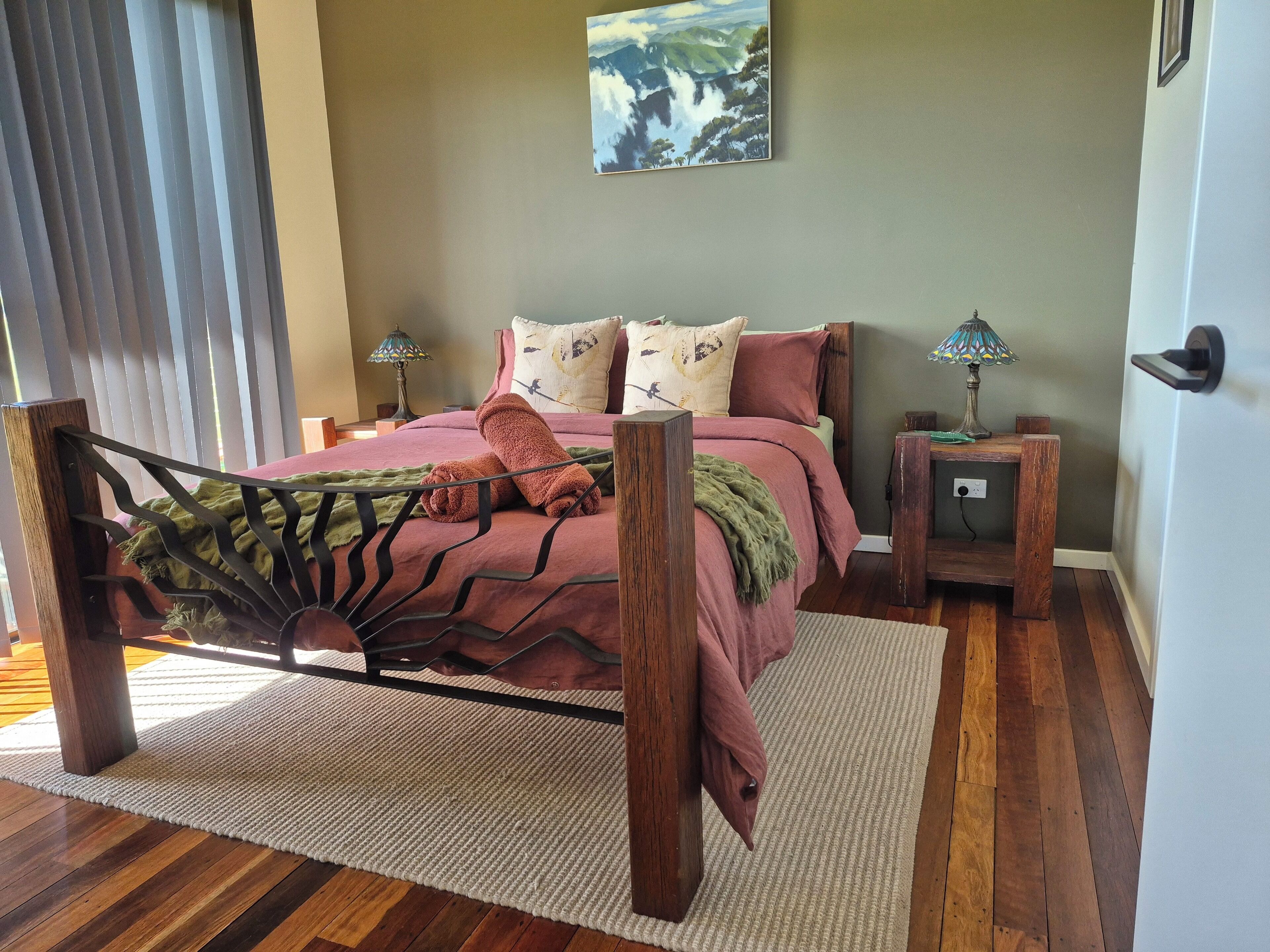 2 عدّة غرف نوم وواي فاي مجانًا وملاءات أسرّة