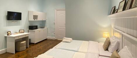 Estudio Deluxe | Escritorio, espacio para trabajar con un portátil, wifi gratis