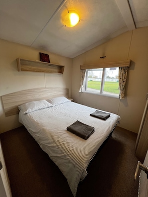Cabin | 2 bedrooms, iron/ironing board, bed sheets