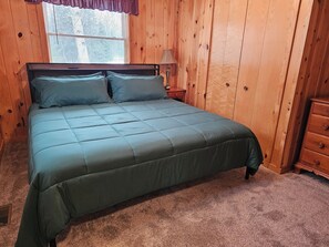 3 slaapkamers, een strijkplank/strijkijzer, gratis wifi, beddengoed