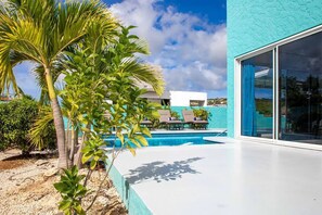 حمّام سباحة خارجي