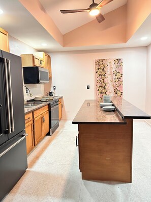 Private kitchen - 3-bedroom house in nice Atlanta with WiFi, AC (Atlanta)